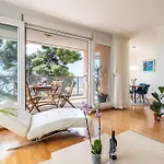 Azure Horizon - Sea View & Free Parking *