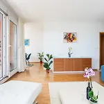 Apartment Azure Horizon - Sea View & Free Parking *