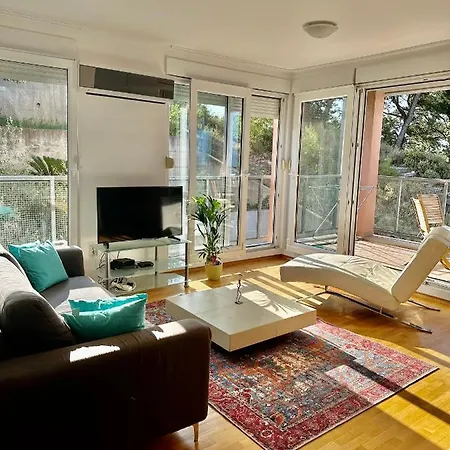 Azure Horizon Apartment *
