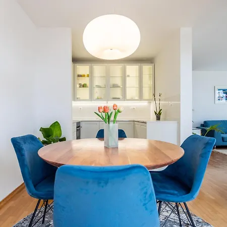 Azure Horizon - Sea View & Free Parking Apartment Split