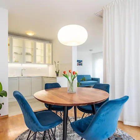 Apartment Azure Horizon - Sea View & Free Parking