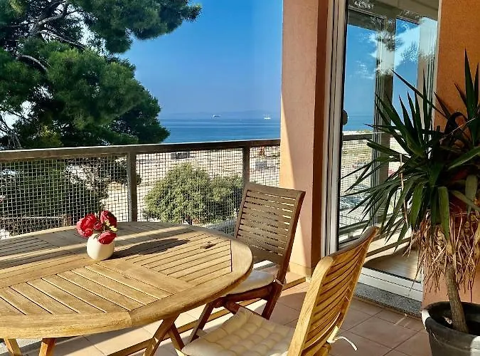 Azure Horizon - Sea View & Free Parking *