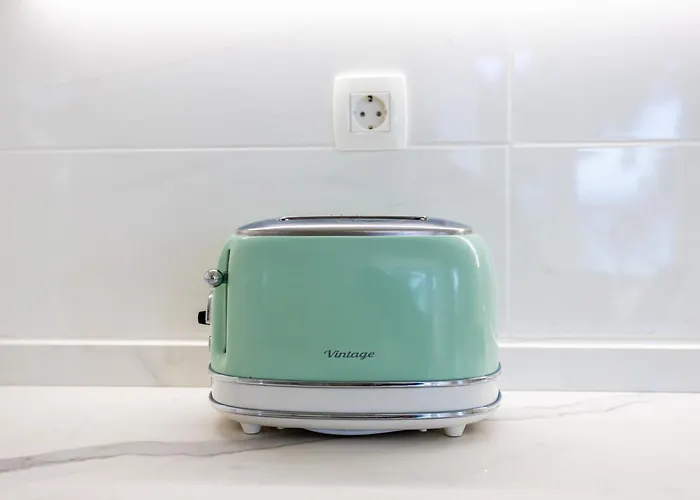 Azure Horizon - Sea View & Free Parking Split