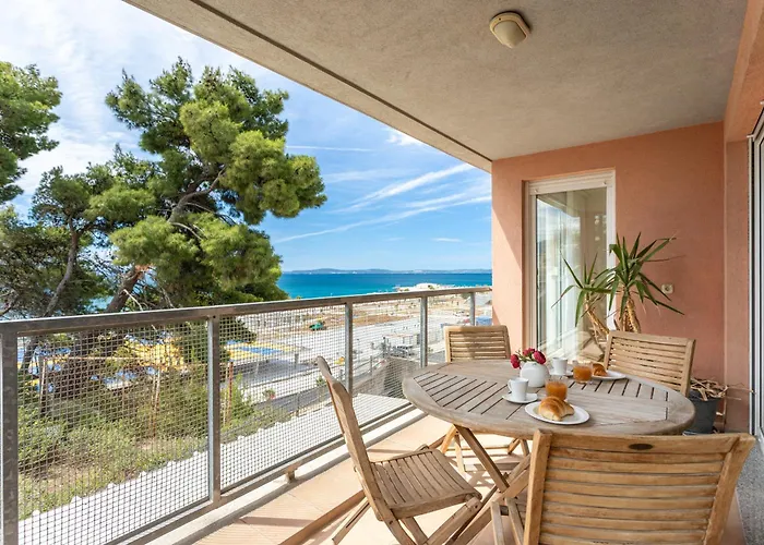 Azure Horizon - Sea View & Free Parking Appartement