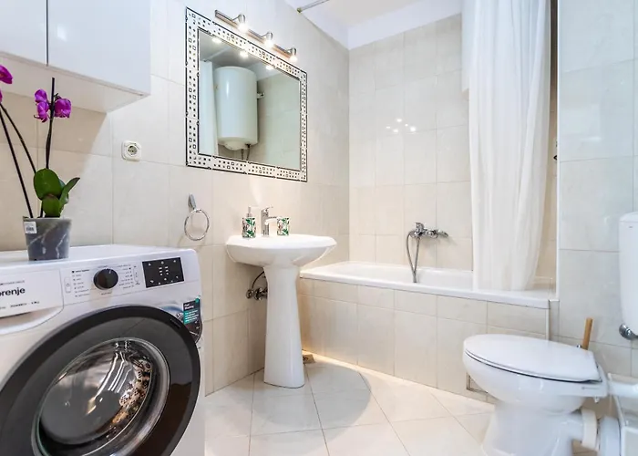 Azure Horizon - Sea View & Free Parking Split