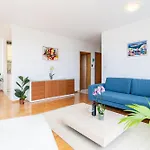 Azure Horizon - Sea View & Free Parking